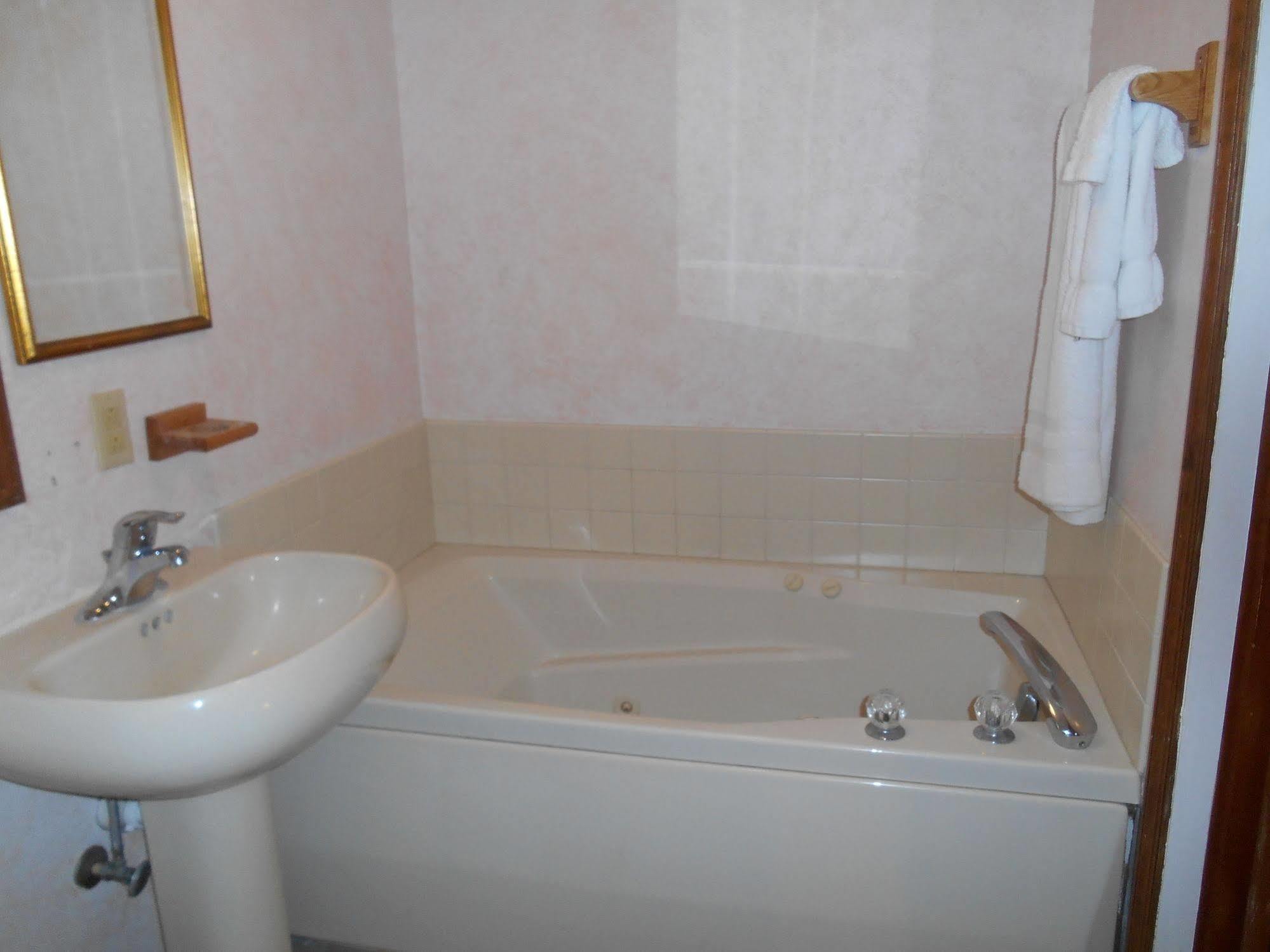 Meris Gardens B&B Бетани-Бич Экстерьер фото